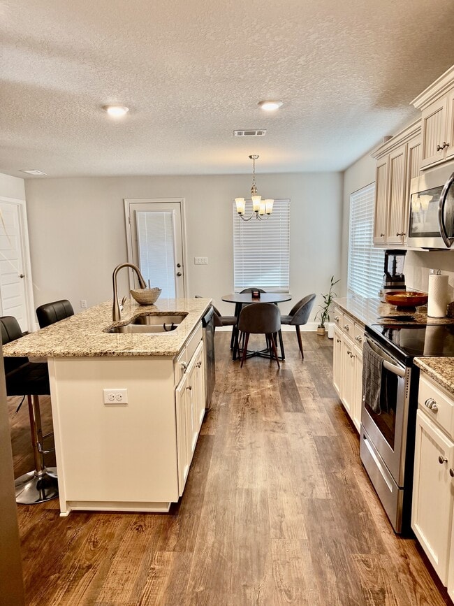 Foto del edificio - 211 Baycliff Dr