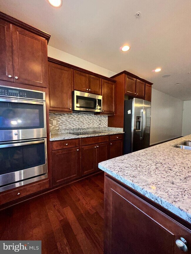 Foto del edificio - 3725 Roosevelt Pl NE