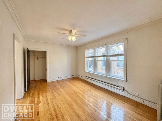 Building Photo - 4208 N Clark St