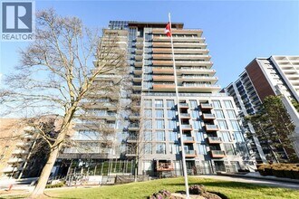 Building Photo - 21 Park St E