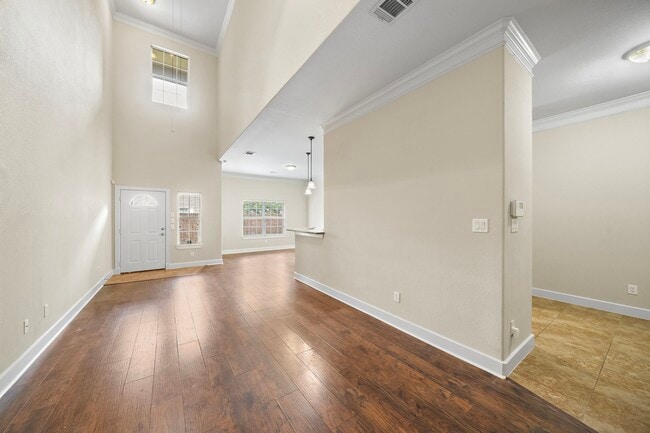 Building Photo - 2865 Westhollow Dr