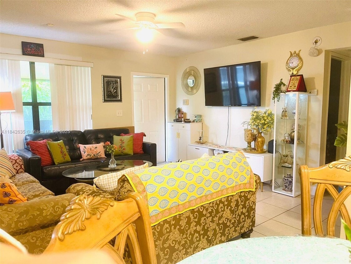 Foto principal - 10023 Winding Lake Rd