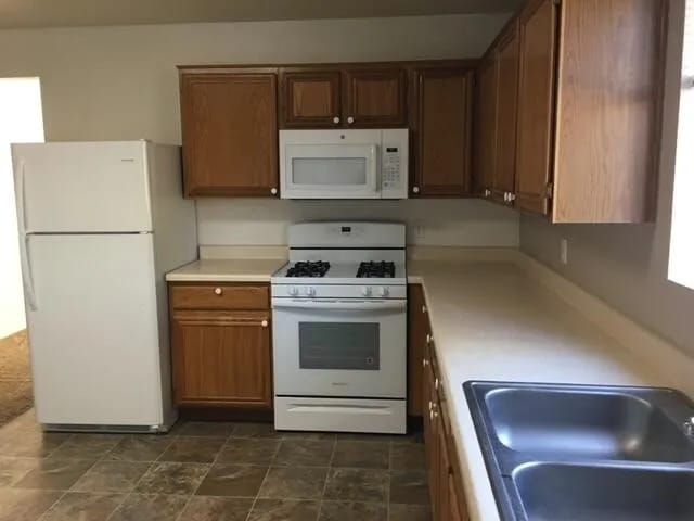 Building Photo - 1854 N Wedgewood Ln