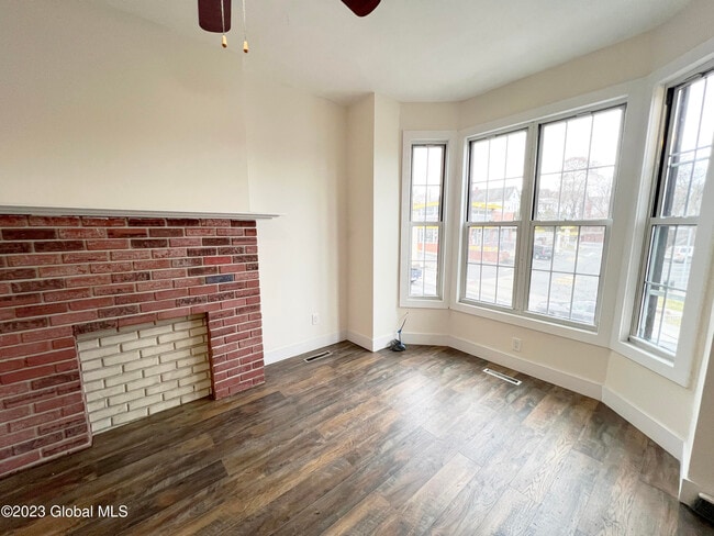 Building Photo - 169 Hoosick St