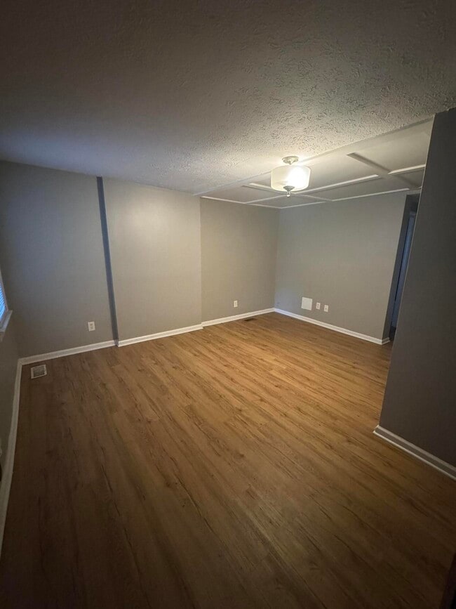 Building Photo - 421 Johnson Ave