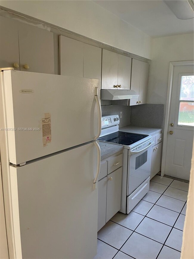 Foto del edificio - 2347 NW 28th St