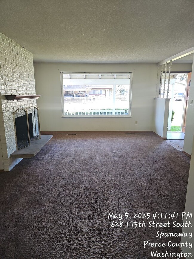 Building Photo - Spanaway rambler home - 3 bedrooms 1 bath,...