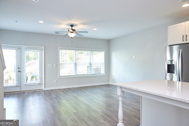 Building Photo - 2890 Regal Park Dr NW