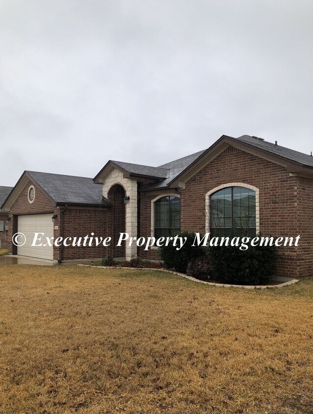 Building Photo - 2906 Traditions Dr