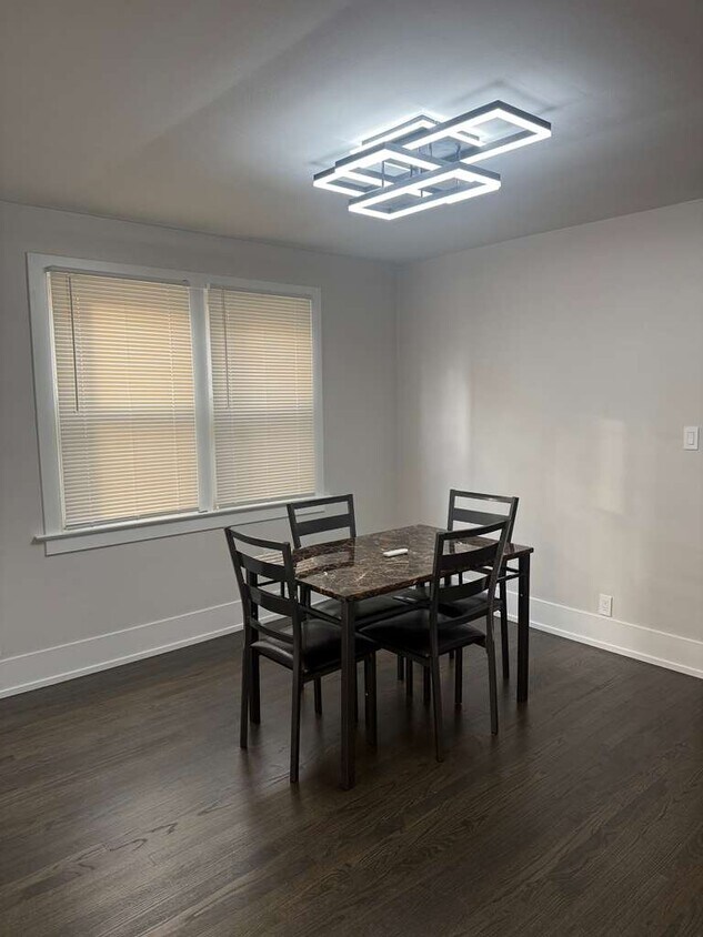 Foto principal - 4846 W Roscoe St