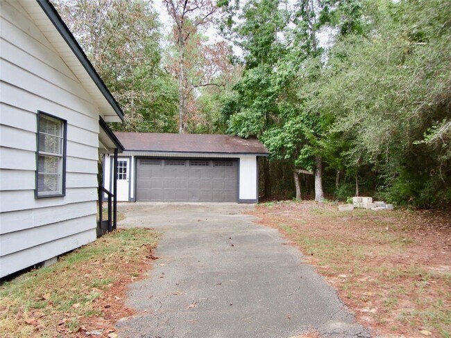 Building Photo - 125 Bendwood Dr