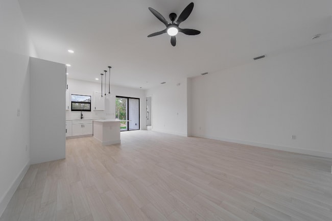 Building Photo - 539 Ladd St