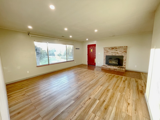 Foto del edificio - 9733 Hidden Ln