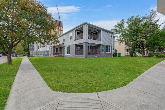 Building Photo - 1707 Binz St