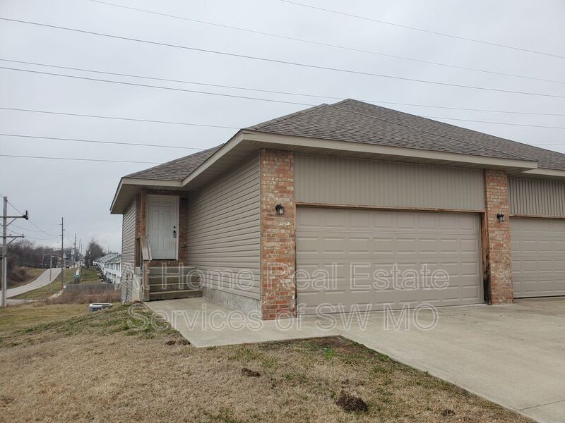 Foto principal - 3399 S Hillcrest Ave