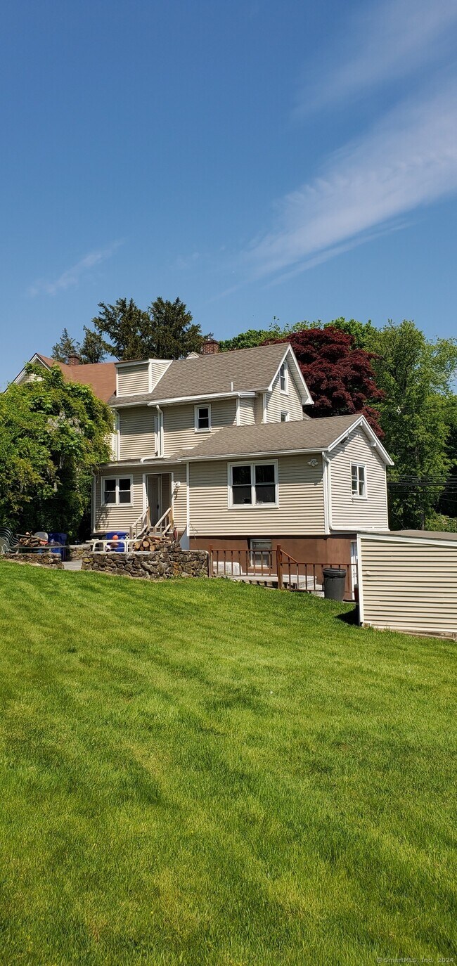 Building Photo - 16 Grandview Ave