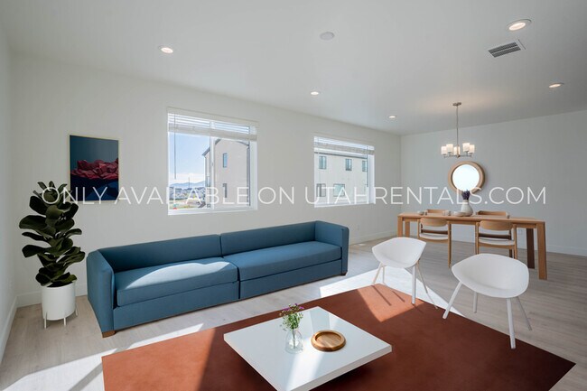 Building Photo - 868 W 540 S