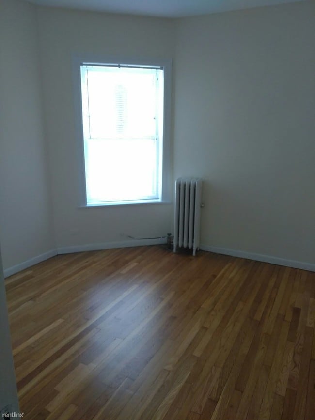 Building Photo - 639 W Buckingham Pl