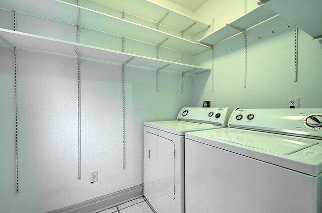 Foto del edificio - 473 East Beck Street