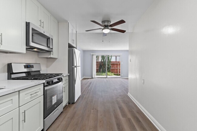 Foto del edificio - 3032 E 7th St