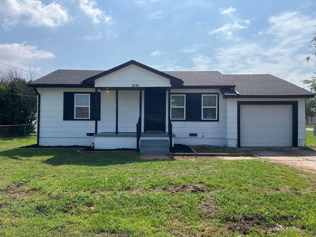 Charming 2 Bedroom - Charming 2 Bedroom House