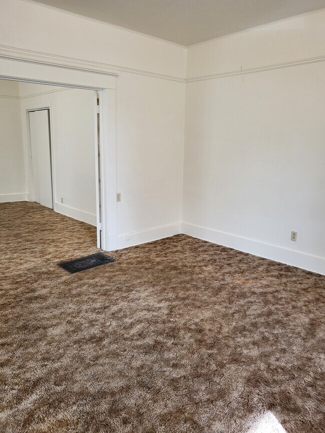 Building Photo - 307 W Alameda St