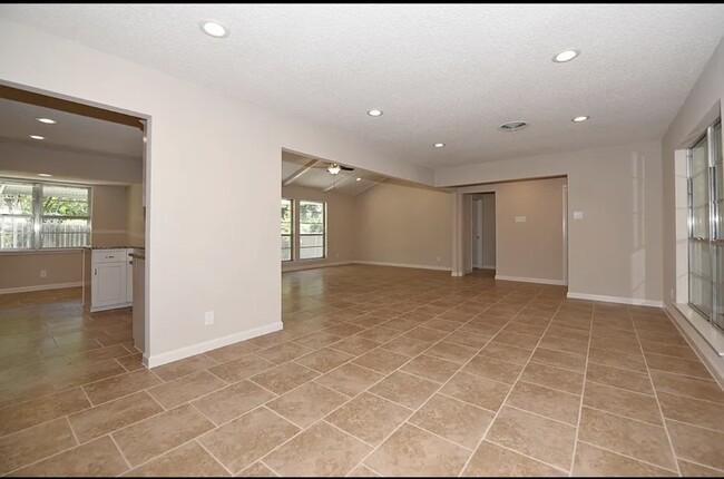 Foto del edificio - 10418 Rockland Dr
