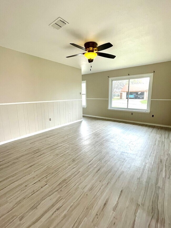 Building Photo - 400 Mack Hollimon Dr