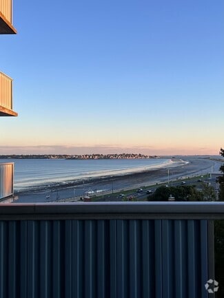 Building Photo - 300 Lynn Shore Dr
