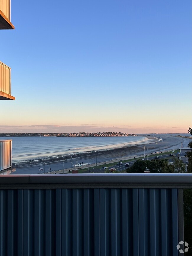 Building Photo - 300 Lynn Shore Dr