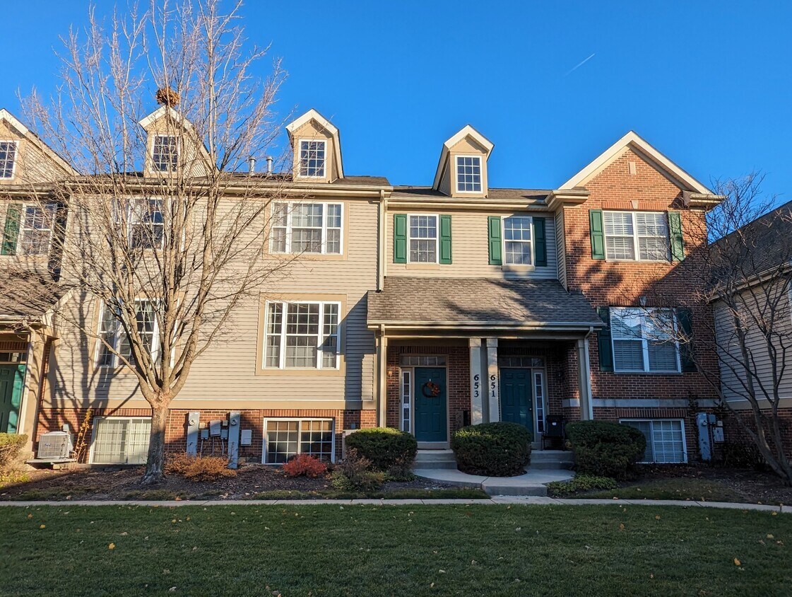Foto principal - 653 N Hidden Prairie Ct