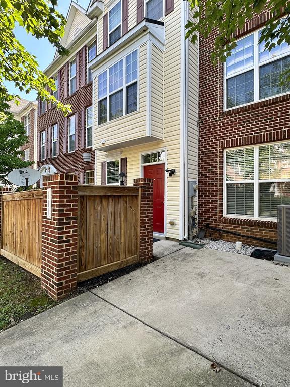Foto del edificio - 111 Whiskey Creek Cir