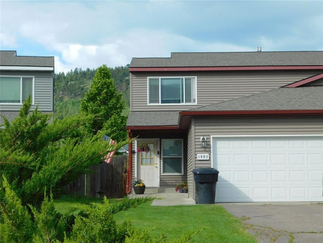Primary Photo - Bright & Spacious Duplex Near Lope Pine Pa...