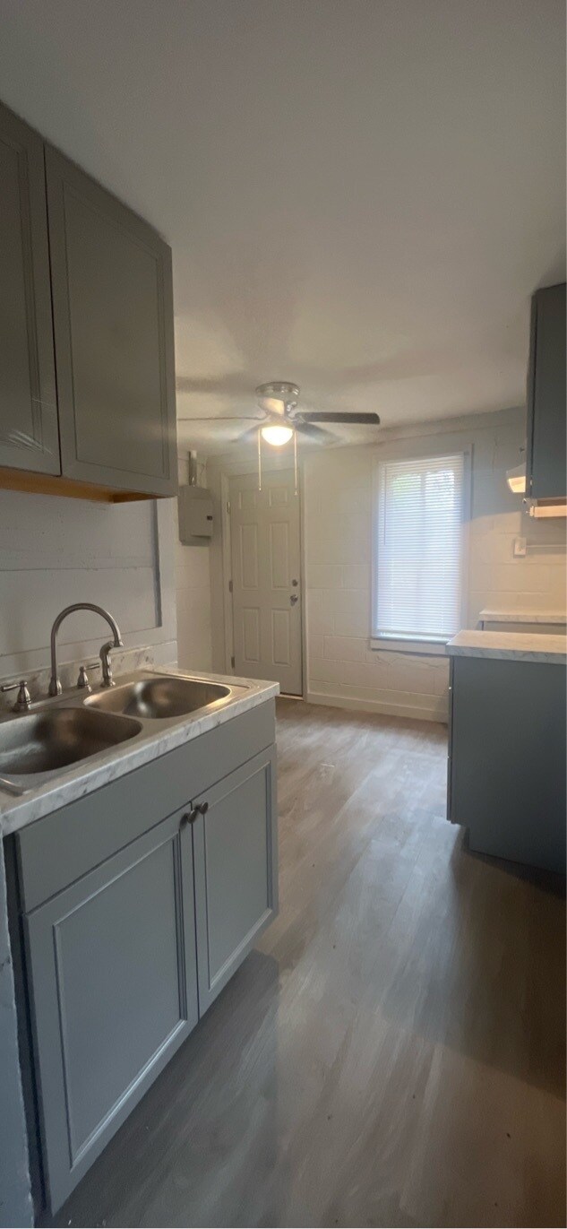 Foto del edificio - 822 Corn Ave