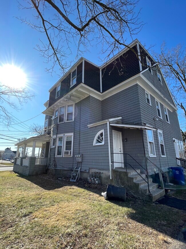 Building Photo - 207 Flax Hill Rd
