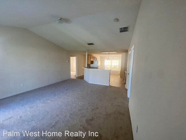 Building Photo - 4 br, 2 bath House - 18 Roxbury Lane
