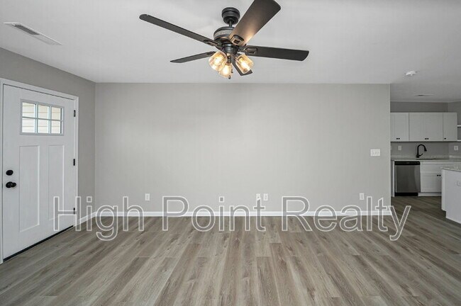 Foto del edificio - 85 Smith Glen Dr
