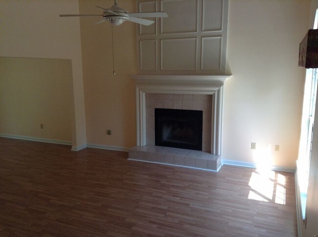 Building Photo - CARRIAGE HILLS