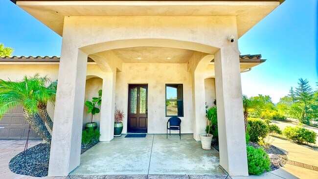 Foto del edificio - Amazing Location & Beautiful Country Livin...