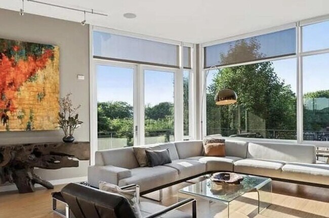 Foto del edificio - Gorgeous Luxury Townhome