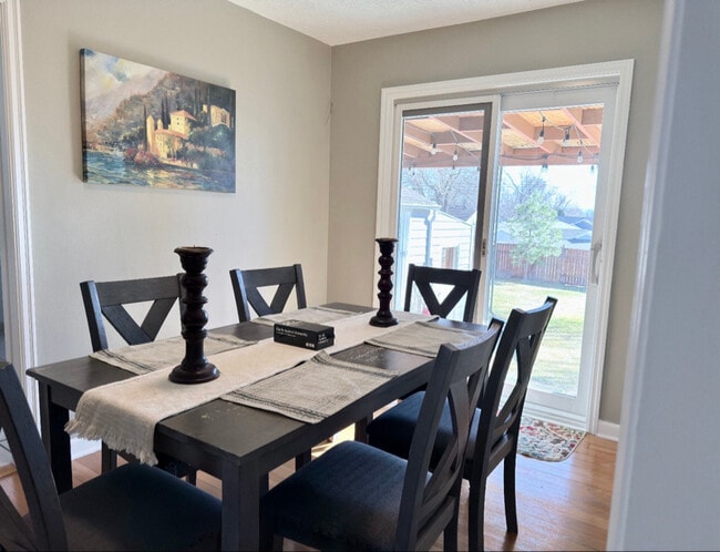 Building Photo - 920 Yale Ave