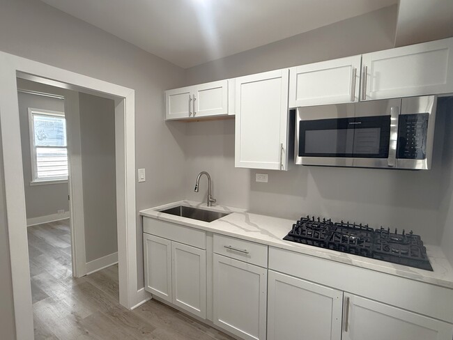 Building Photo - 3575 W Dickens Ave