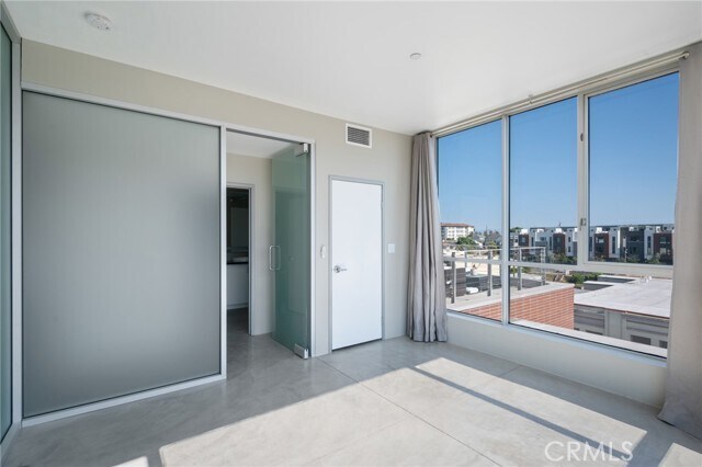 Foto del edificio - 285 W 6th St