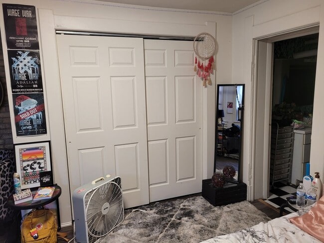 Interior Photo - 1210-12 Van Buren