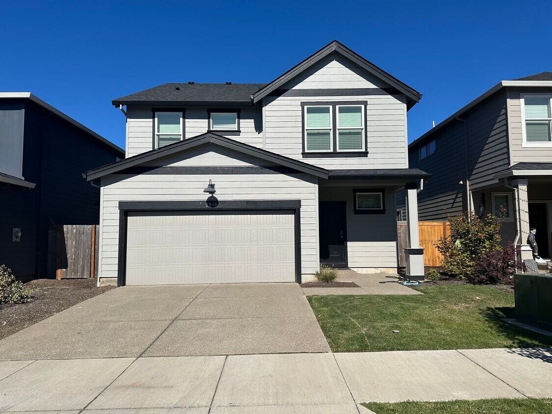 Primary Photo - Pet friendly 4 bedroom 2.5 bath house!