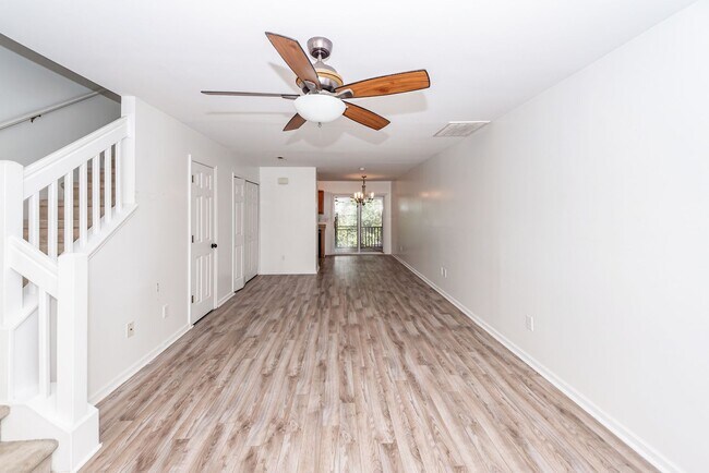 Foto del edificio - 2 Bedroom, 1.5 Bathroom Townhome - Charleston