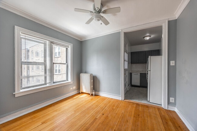Building Photo - 1321 W Estes Ave