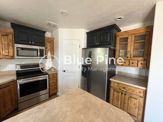Foto del edificio - 5231 Clearfield Ln