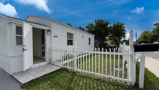 Photo - 206 NE 2nd Ave House