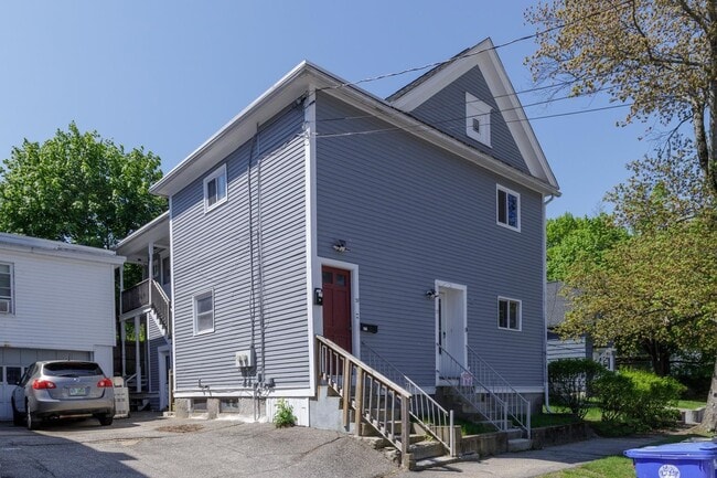 Building Photo - 39 Mead St